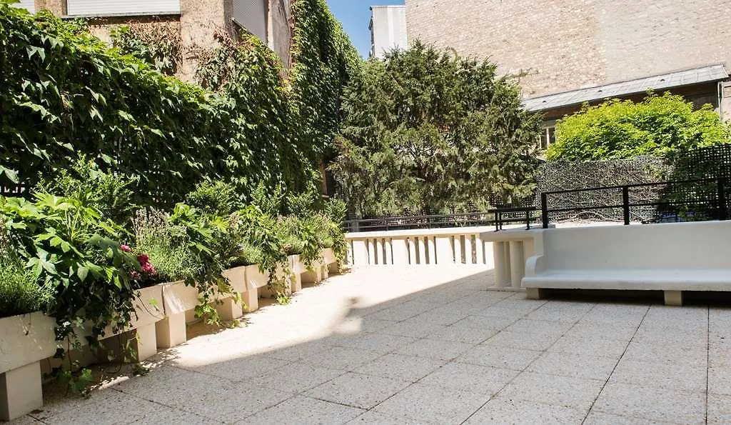 Suites&hôtel Helzear Montparnasse Hotel 4*