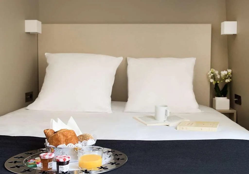 Helzear Montparnasse 4*