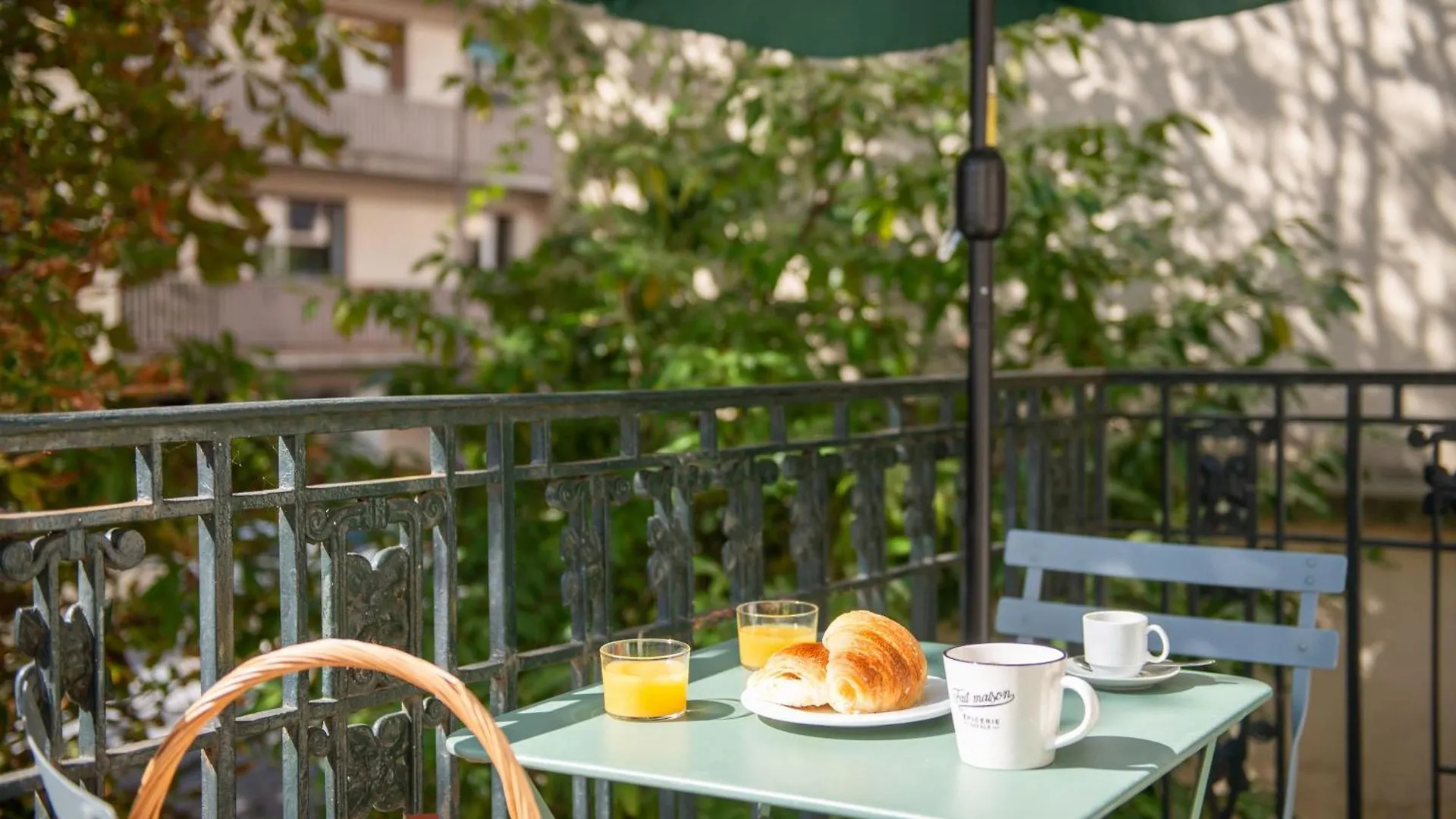 Helzear Montparnasse